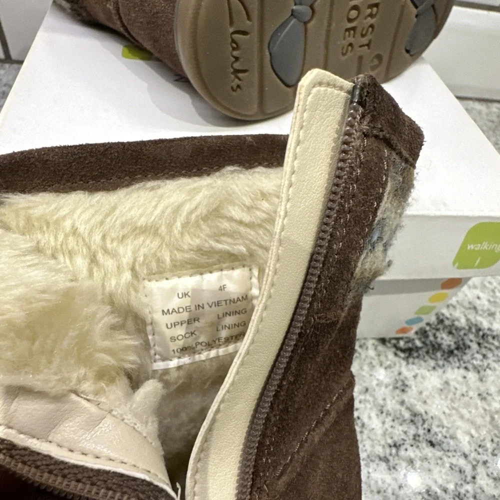 Clarks Snugglehug Girls Toddler Mushroom‎ Brown Boots 4.5 Winter Walking Infant